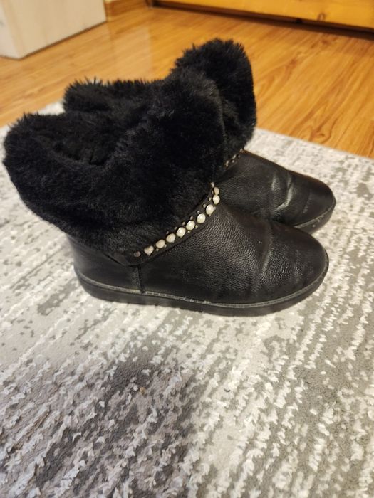 Ghete tip ugg cu perle