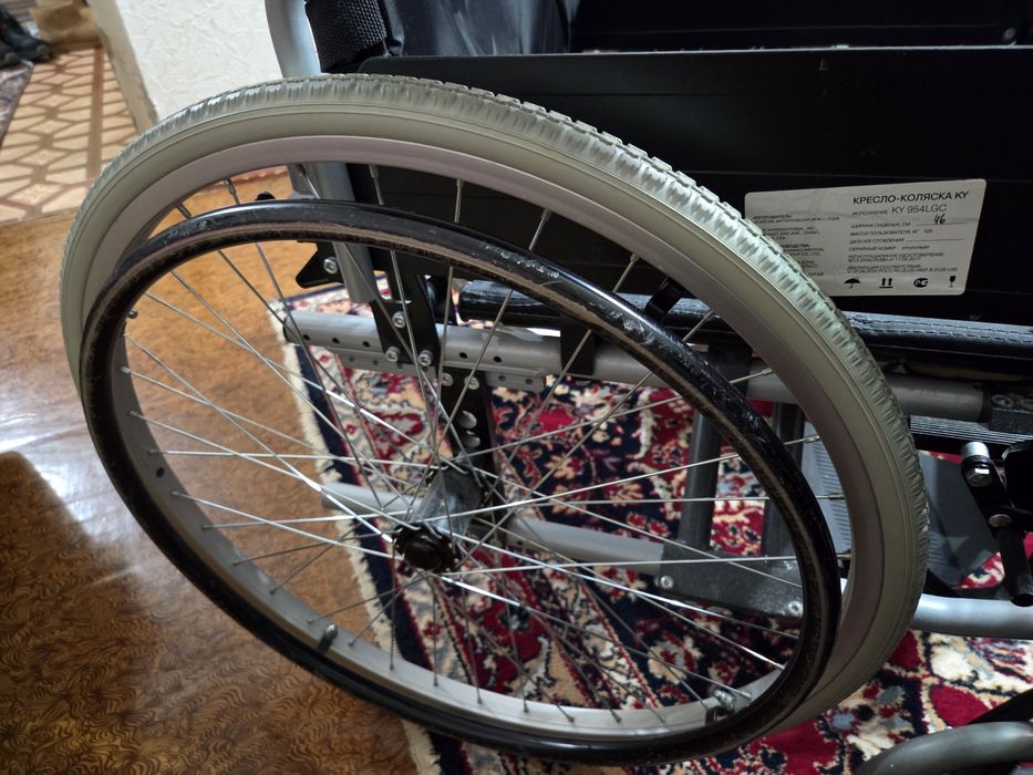 Продам инвалидную коляску