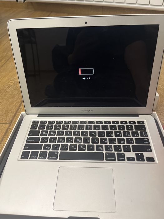 Macbook 2011 отличное состояние