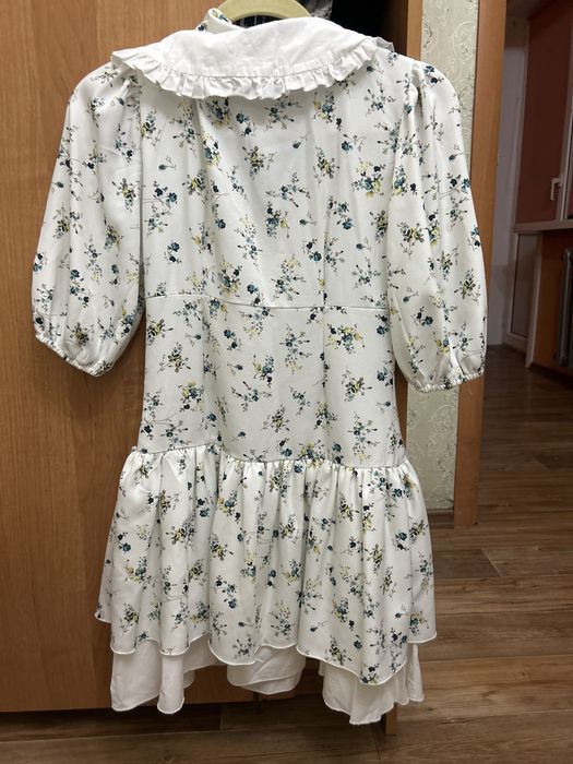 Платье с воротником