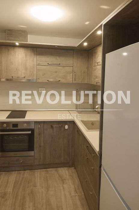 Дава се под наем Тристаен апартамент в Варна, Бриз - 80 кв.м за 750 € - Снимка #1