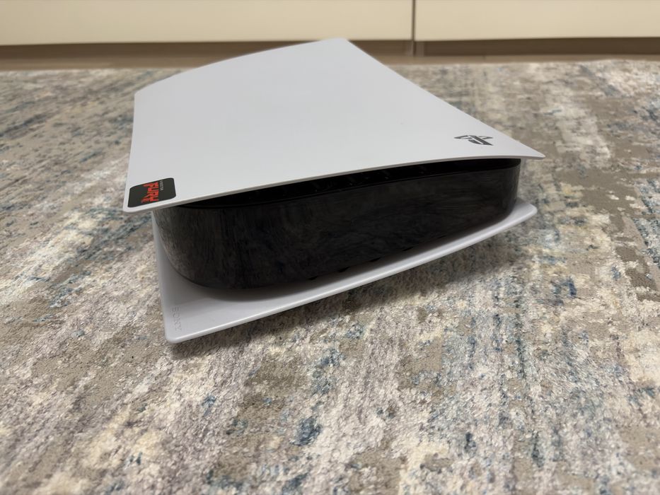 Vand PS5 Disk Edition 825gb stare ff buna