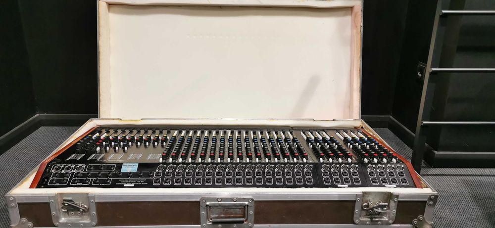 Смесителен аудио миксер STUDIOMASTER 24-8-2