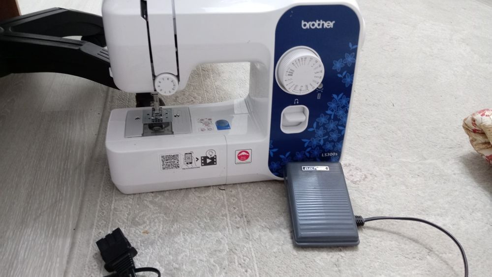 Швейная машинка с педалью