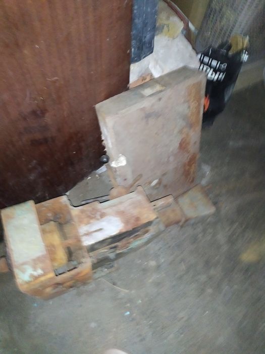 Продам слесарный станок СССР.