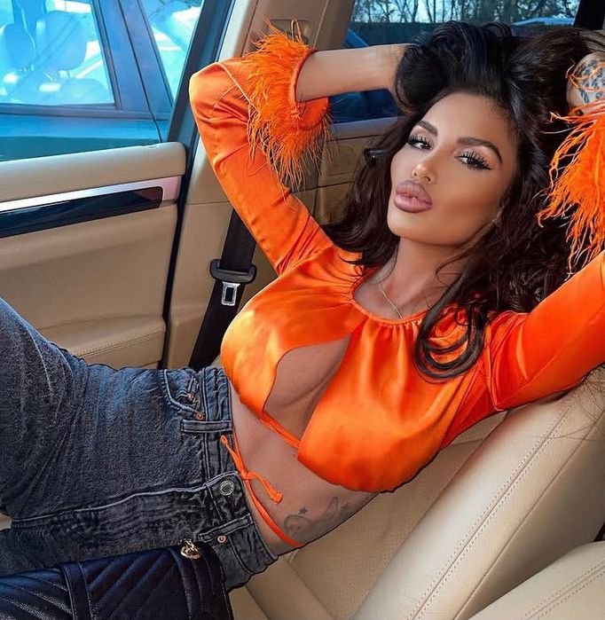 Стилен топ от bershka