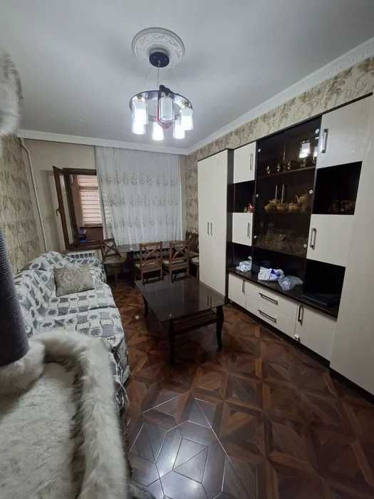 Продаю квартиру.Юнусабад 12 М Туркистан Уч бакалок 4\2\5 вещевой базар