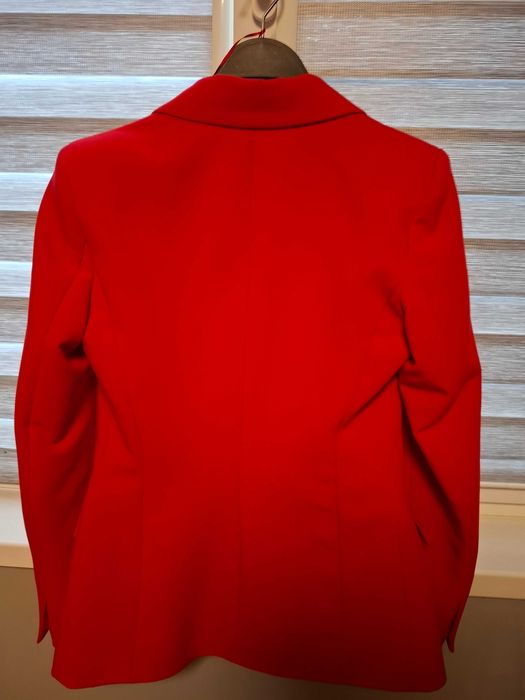 Дамски костюм от ZARA.