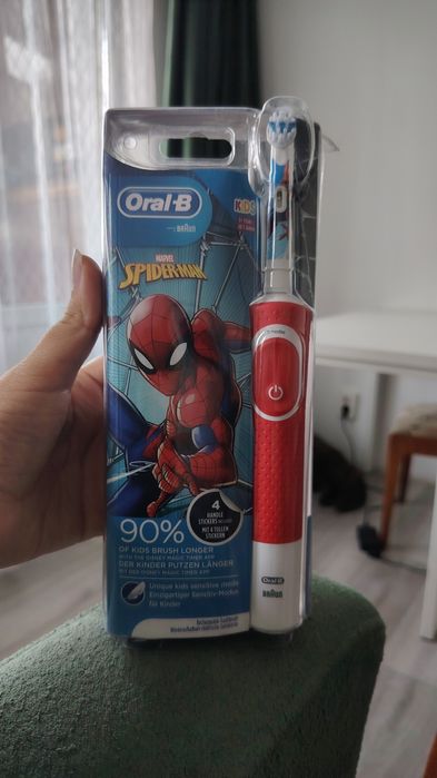 Электрическая зубная щетка Oral b spider man