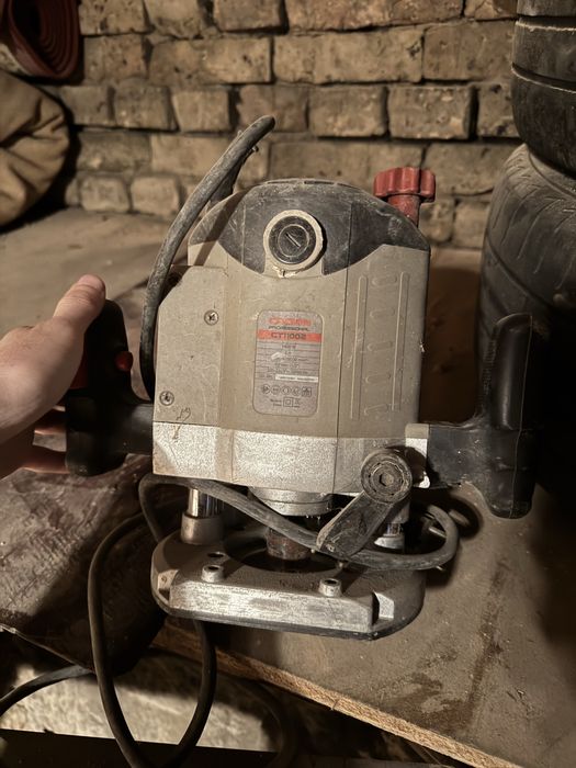 Ручной Фрезер в хорошем состояние