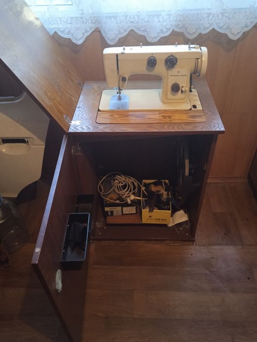 Продам швейную машину