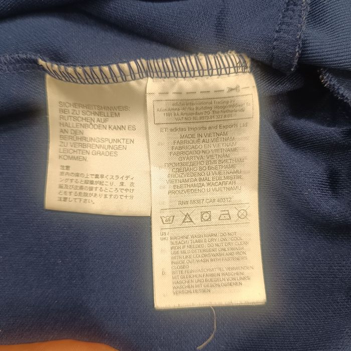 Продавам чисто Ново  горнище на Adidas, който никога не е носен