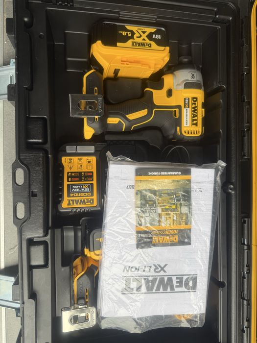 Vind set Dewalt nou  neutilizat niciodata