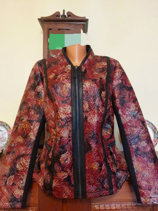 O jacheta superba, noua,aspect piele embosata