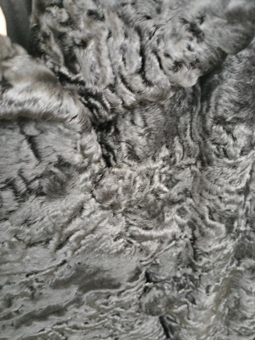 Blana naturala astrahan in stare foarte buna, bust120