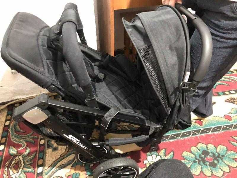 Коляска новая черная