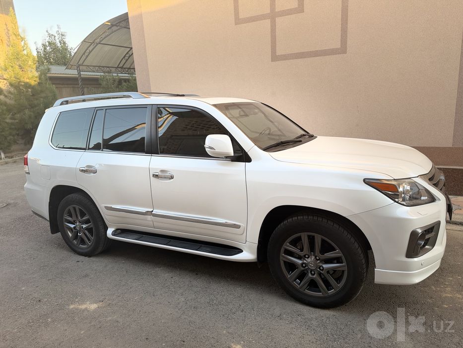 Lexus LX570 состояние идеальное