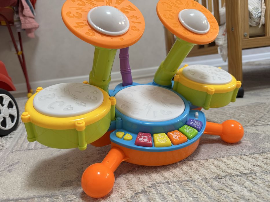 Продам музыкальную игрушку