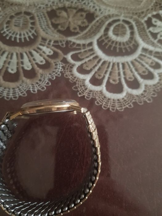 Швейцарски ретро часовник