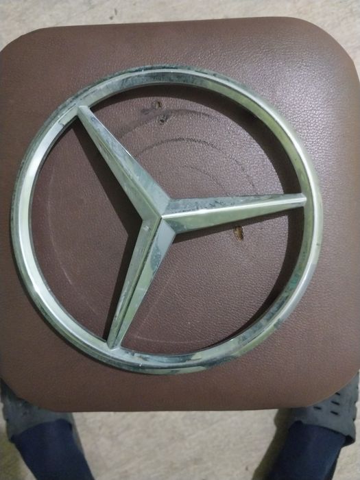 Продам б/у значек мерседес на фуру