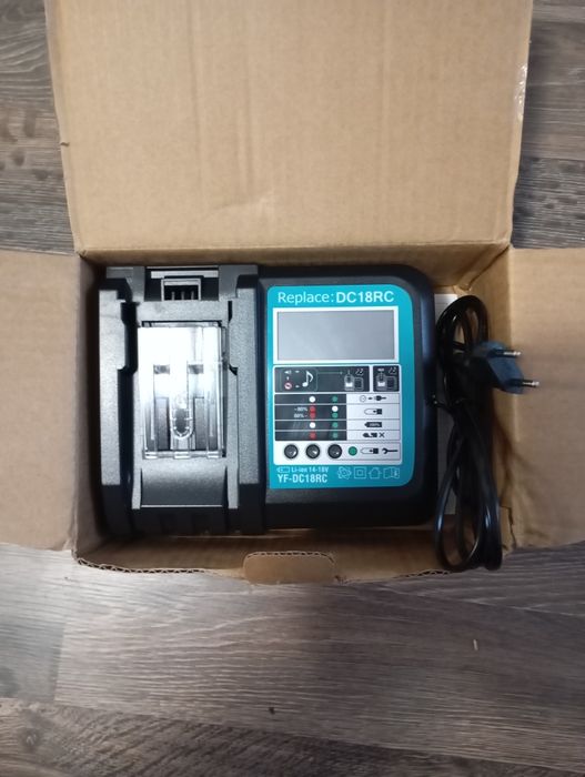 Încărcător pentru baterii makita