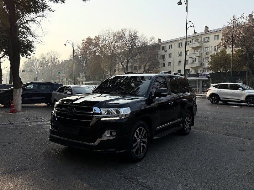 В продаже новый Toyota Land Cruiser 200