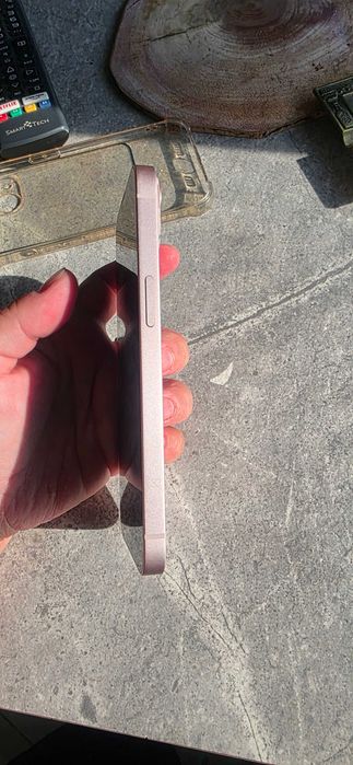 Телефон IPhone 13