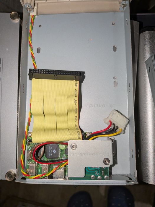 Vând  4 carcase externe din aluminiu pentru hard disk-uri