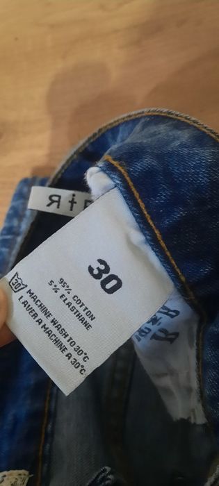 Продам новые женские джинсы