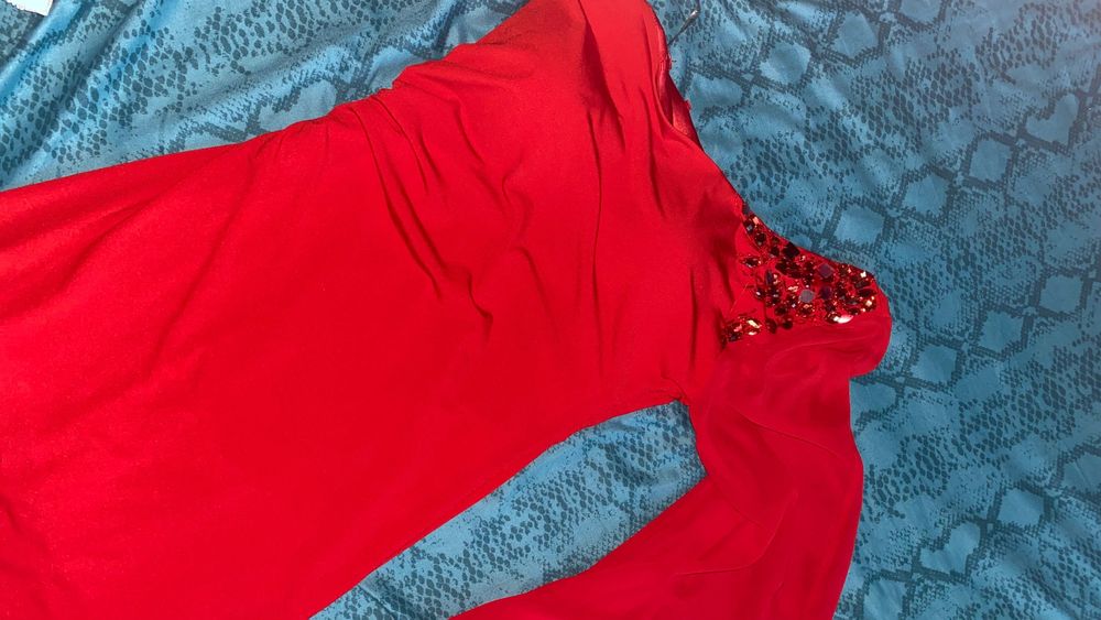 Rochie cu mânecă fluture și bijuterii S-M