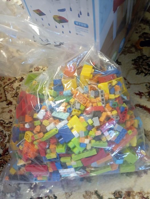 Столик с конструктором лего