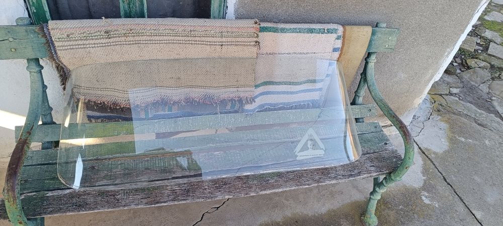 Здравейте продавам стъкла за москвич 2140Д