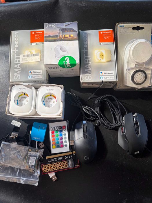 Lot ceasuri inteligente, prize inteligente, accesorii, electronice, cabluri