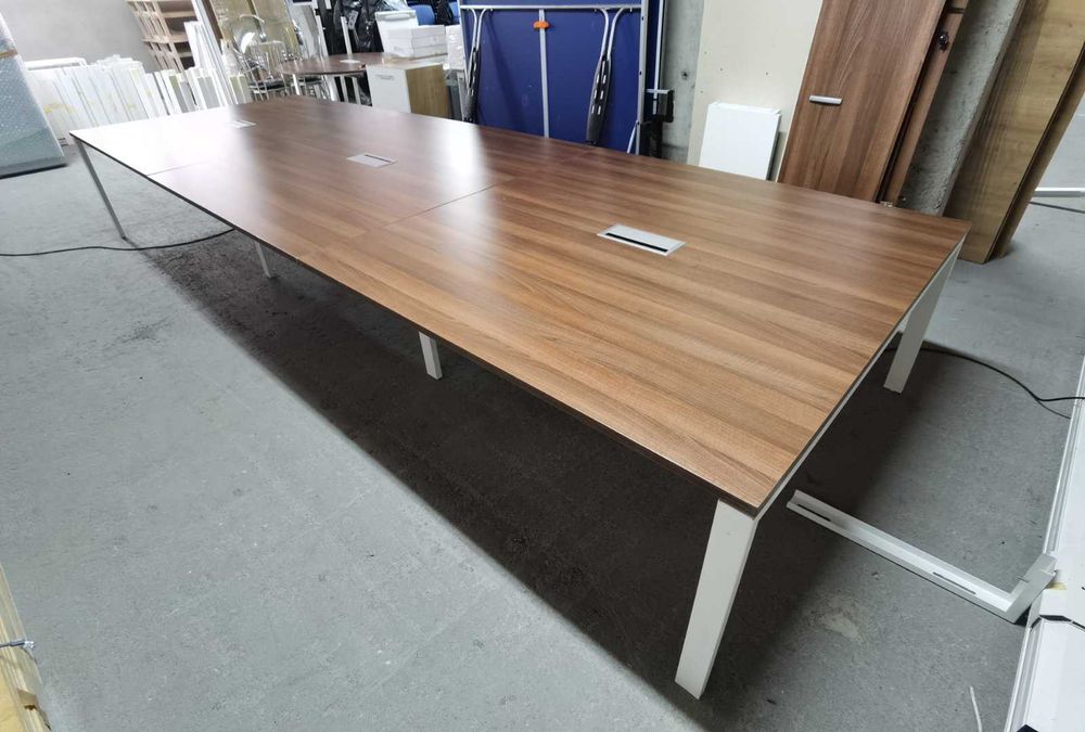 Конферентна маса цвят "орех"