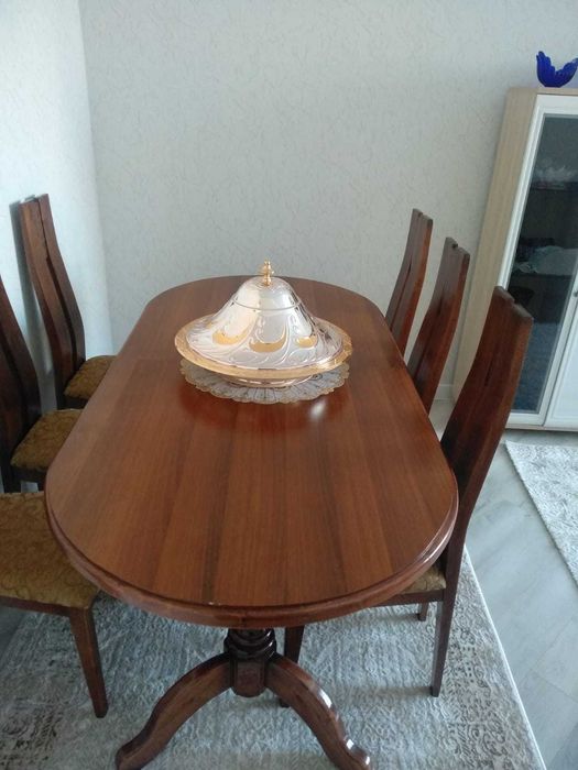 Стол со стульями