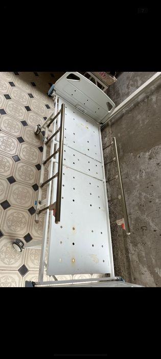 Медицинская кушетка и подъёмник