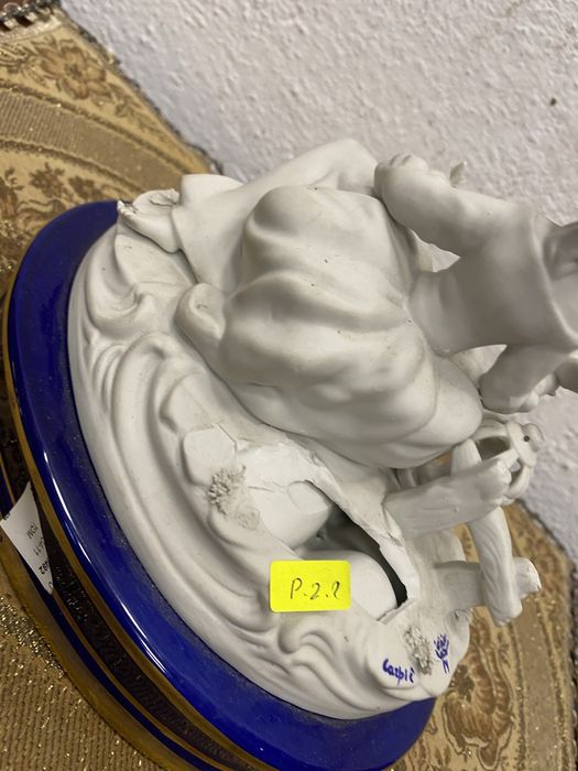 Италианска фигура на каподимонте бисквитен порцелан