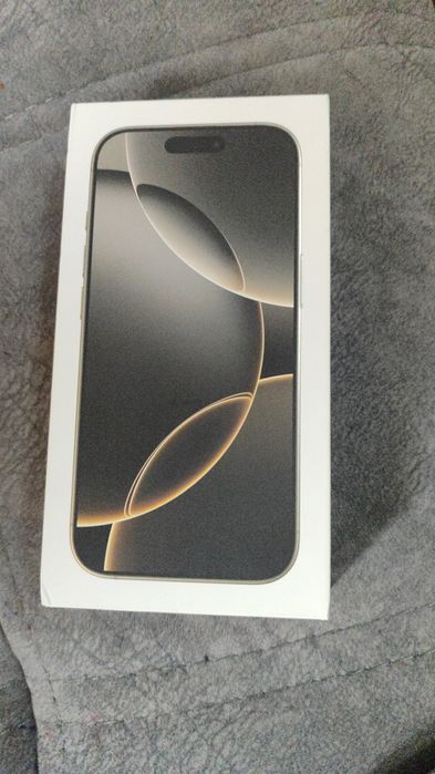 iPhone 16 pro в упаковке
