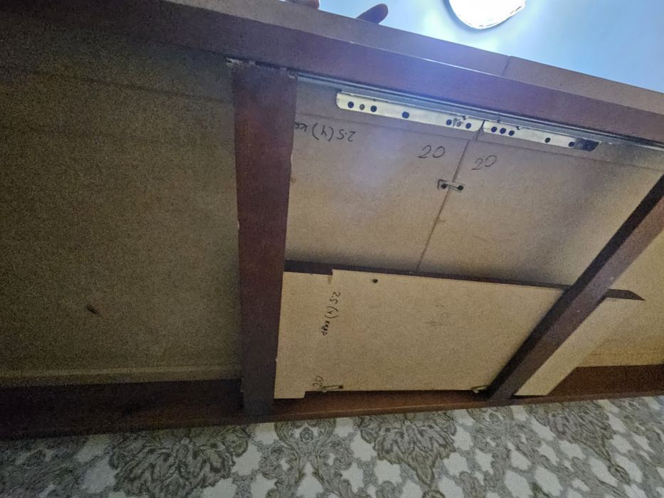 Продается стол для гостиной, раздвижной