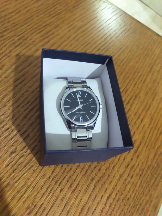 Продам часы новые