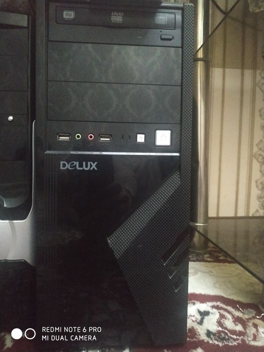 Kampuyutr Delux ekran