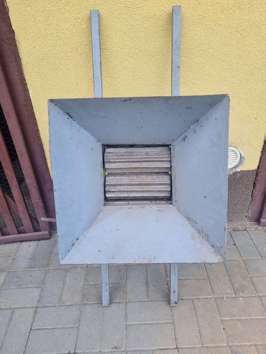 Mașină de tocat struguri ,in stare bună.