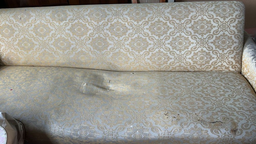 Диван и кресло золотистый