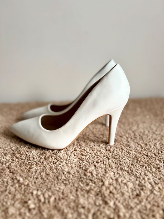 Елегантни бели обувки, 39 размер, като нови