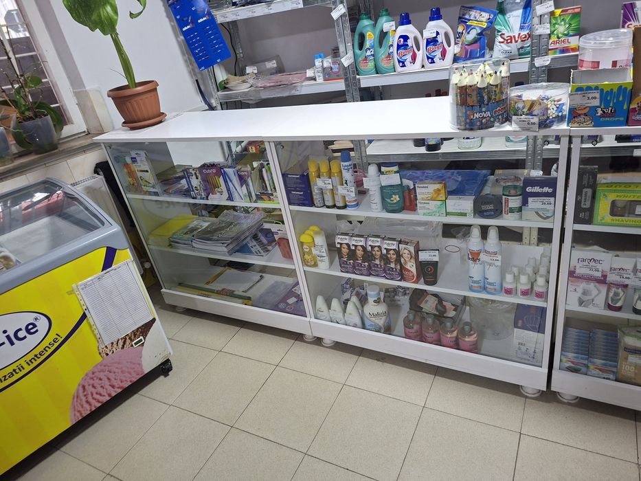 Vand rafturi vitrina de preparate si vitrina de bouturi