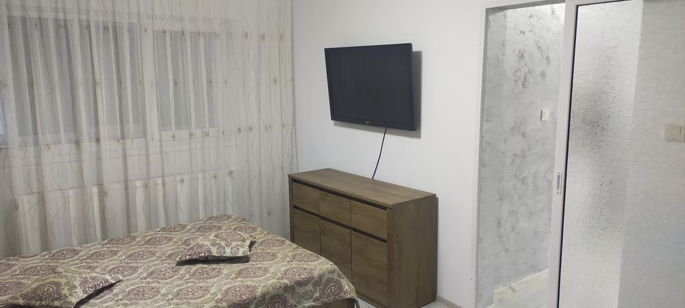 Închiriez apartament cu o camera/Faleza./Fac. Medicina