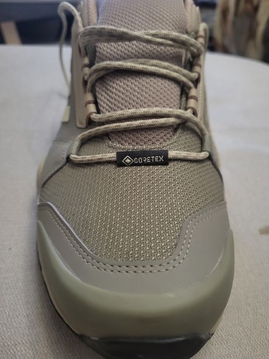 Adidas Terex,ideali pentru drumetii.