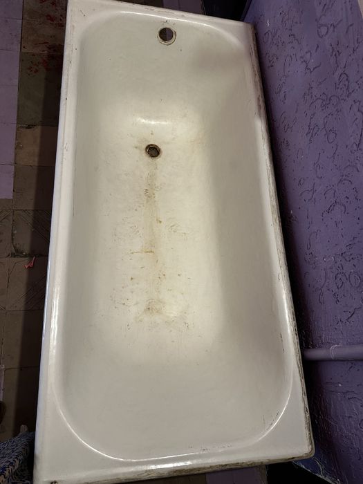 Чугунная очень тяжелая ванна