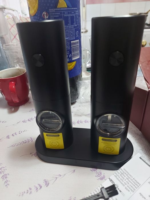 Set rasnita sare, piper, etc. 2 Bucati