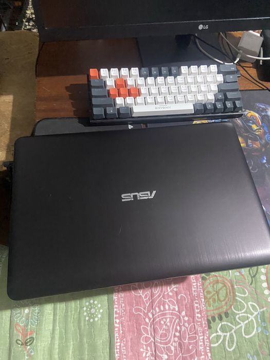 ноутбук ASUS X541SC.